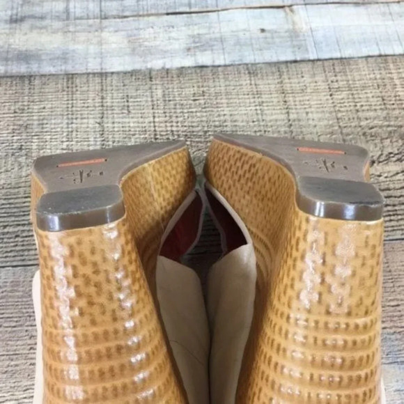 Cole Haan Cream‎ Tan Leather Wedge Heels Sandals Womens 9.5B Slip On - Picture 11 of 11